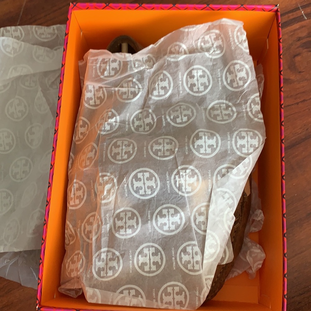Tory Burch moccasins- sweaty, dirty, filthy, old used shoes worn without socks - Picture 15 of 16